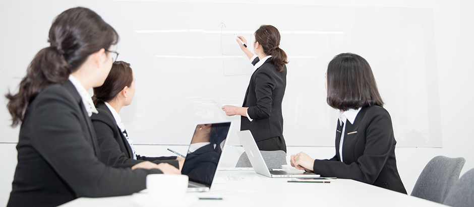 拥有强大专业资深顾问团队 拥有强大专业资深顾问团队